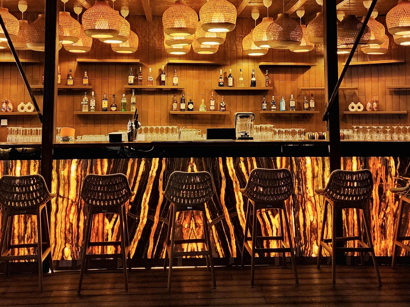 SHEESHA AN ALCOHOL LICENSED | HIGH END | SPACIOUS
