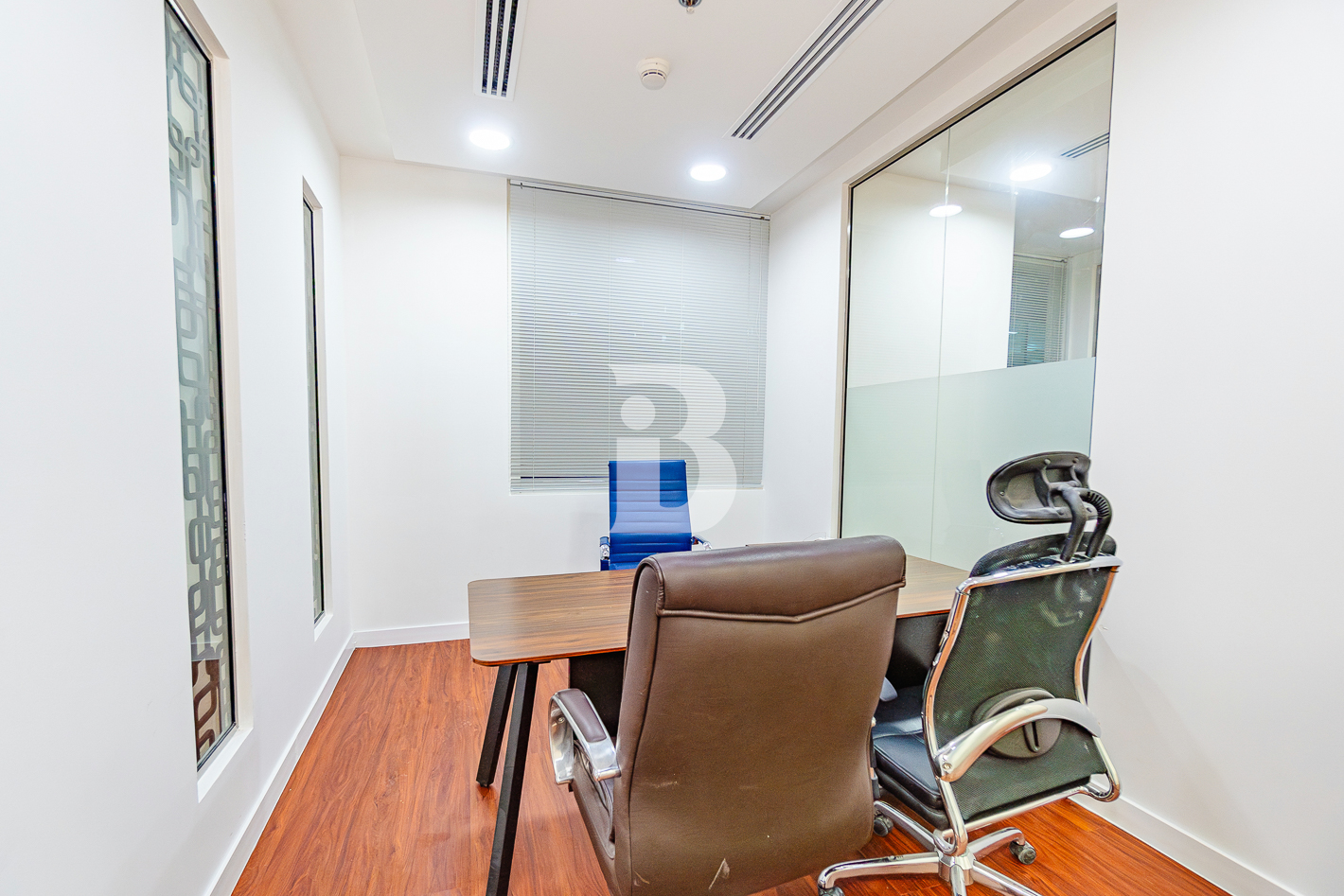 VACANT OFFICE | CANAL VIEW | SEMI FURNISHED