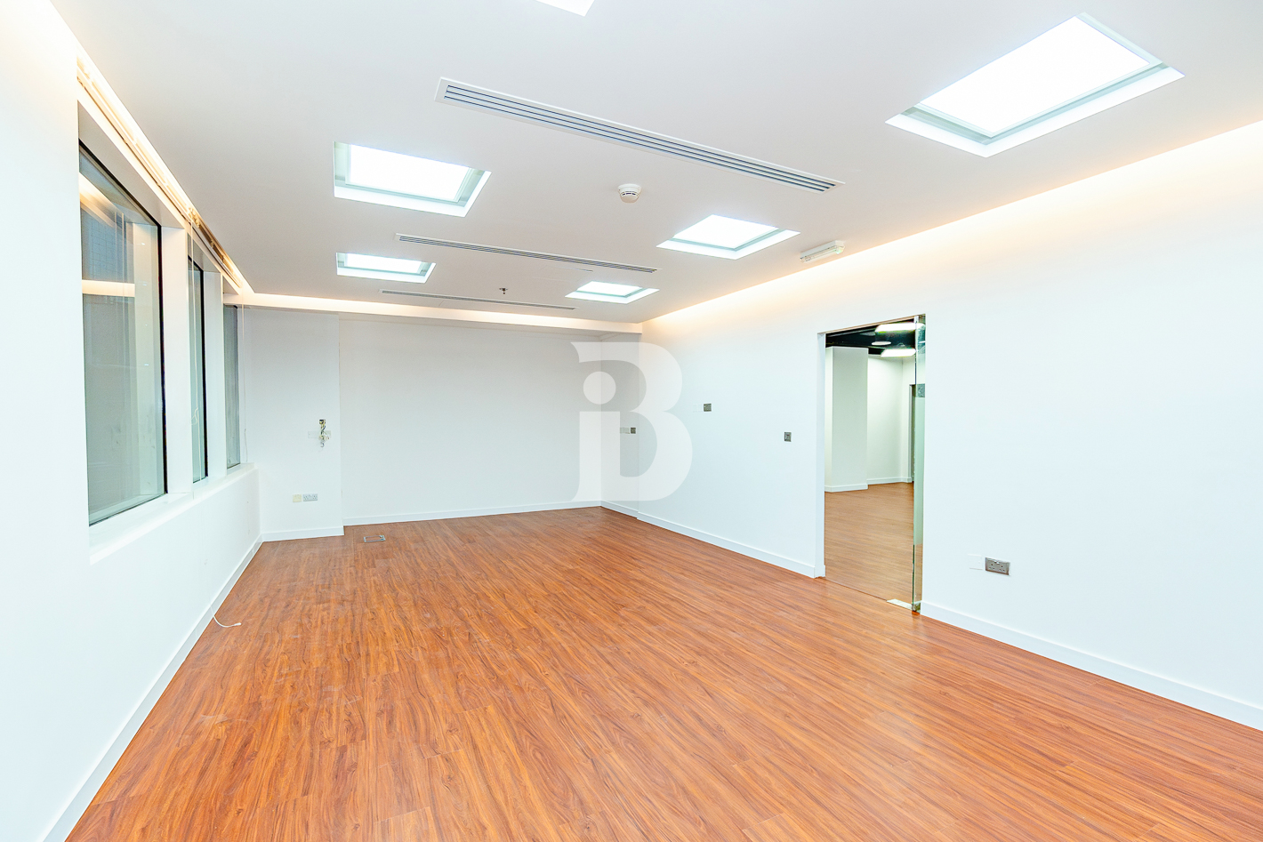 VACANT OFFICE | CANAL VIEW | SEMI FURNISHED