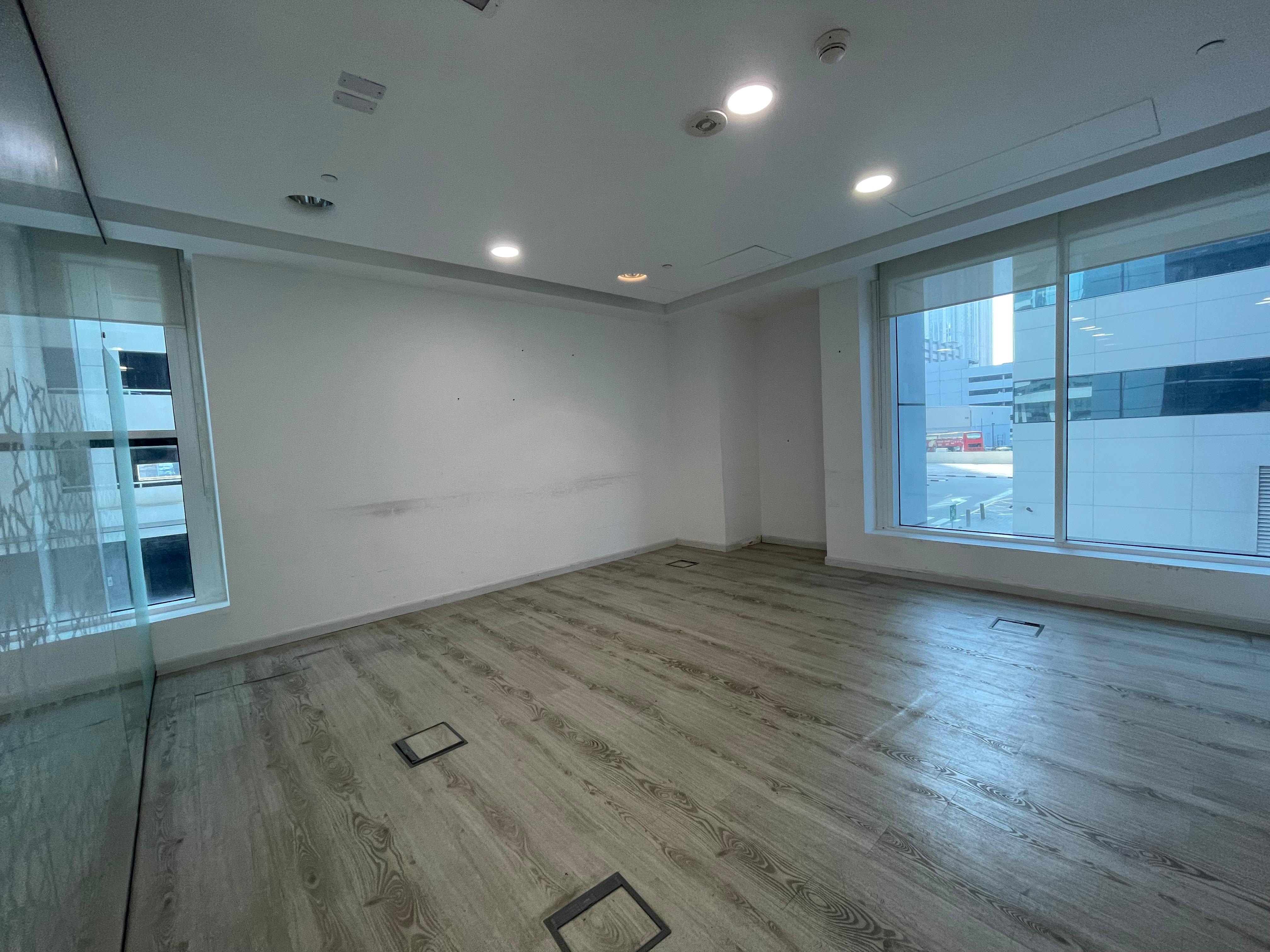 Fitted OfficeI Prime LocationI Near SZR&Metro