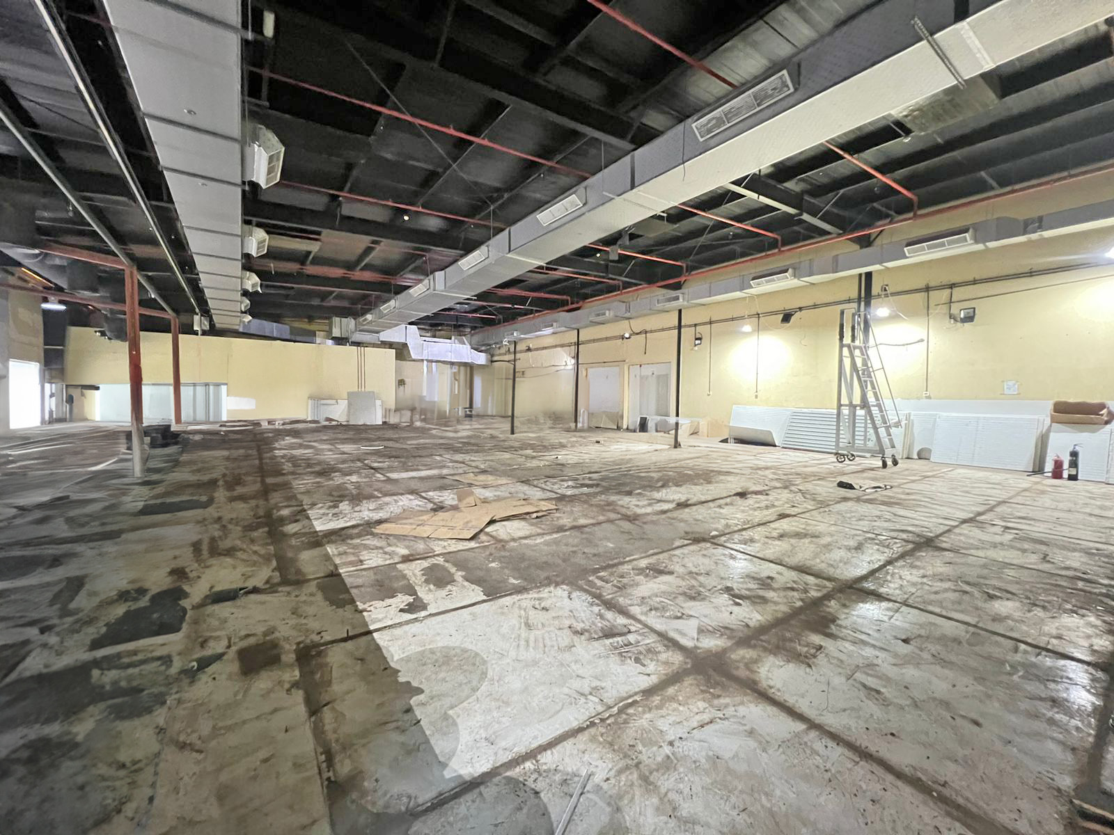Road facing 8000 Sqft | Showroom in Al Quoz
