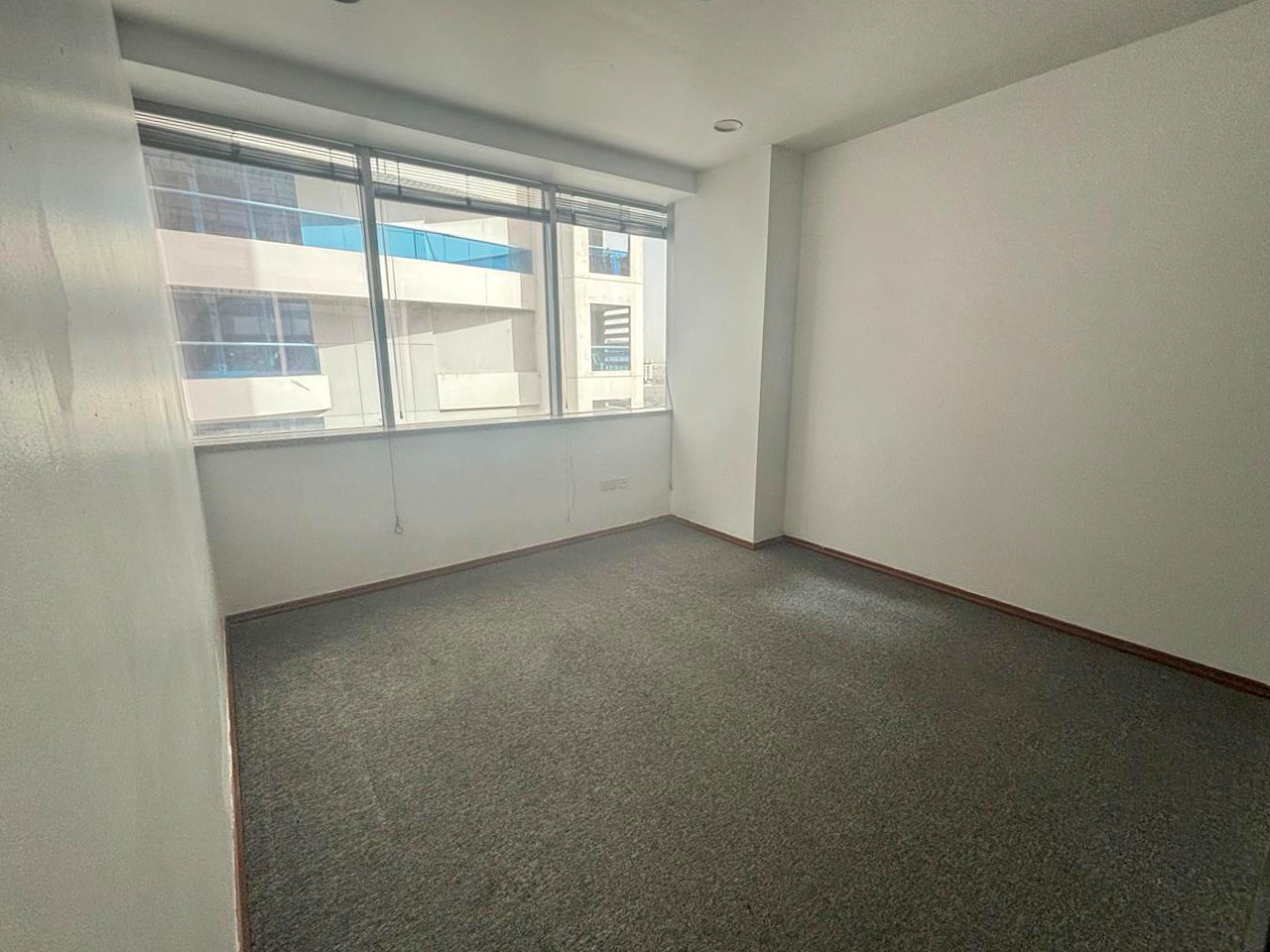 SZR VIEW | FULLY PARTITIONED UNIT | NEAR METRO