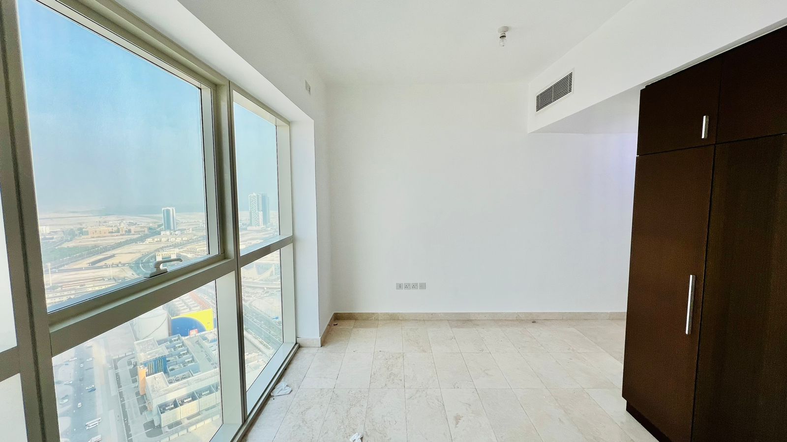Spacious 1BR | Sea View and Marina view | Vacant