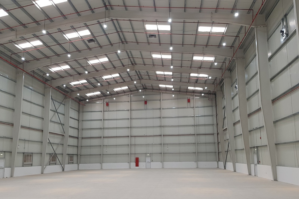 WAREHOUSE FOR RENT JAFZA / LOADING DOC / PARKING