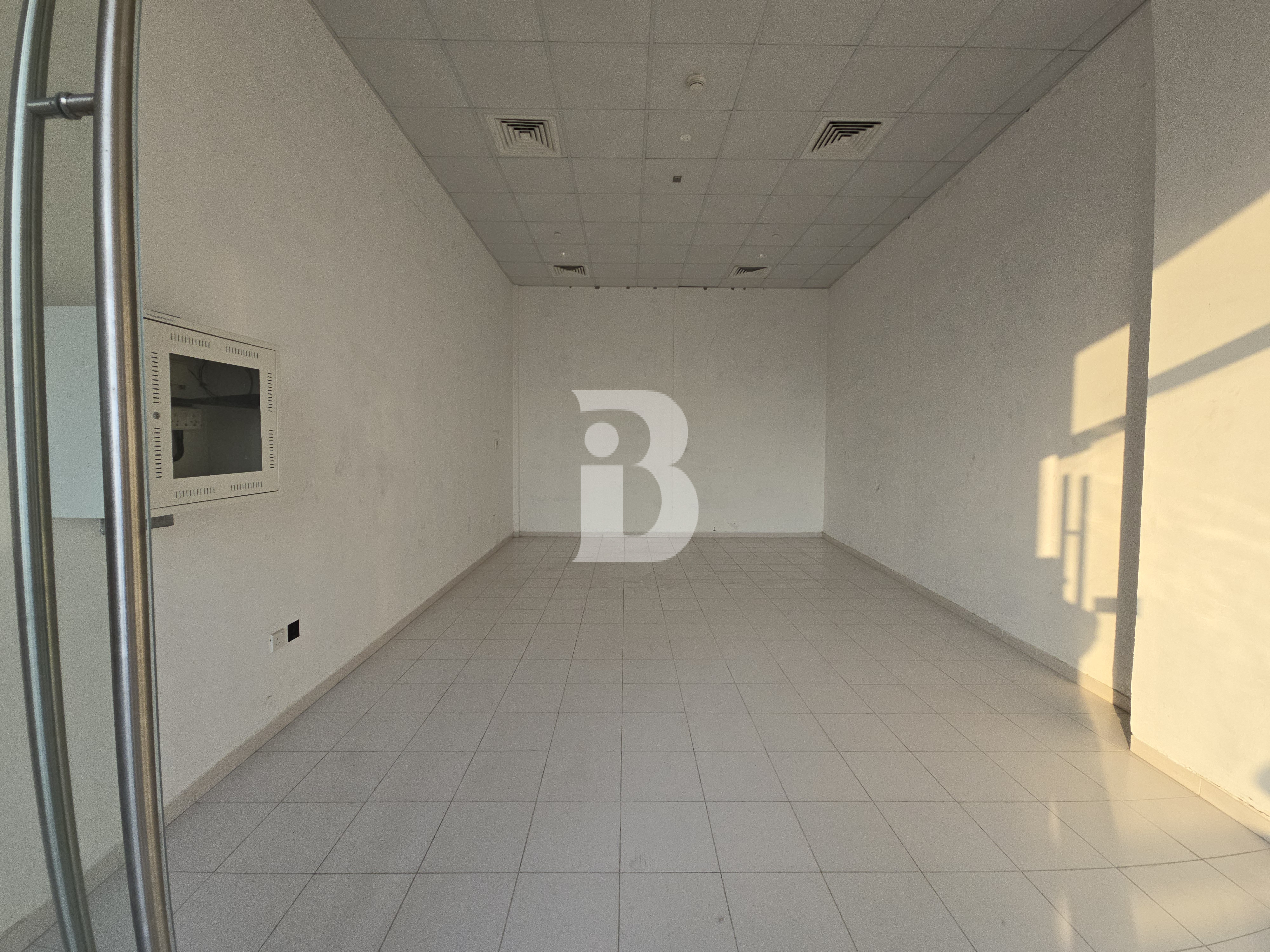 VACANT RETAIL | READY TO MOVE | PRIME LOCATION