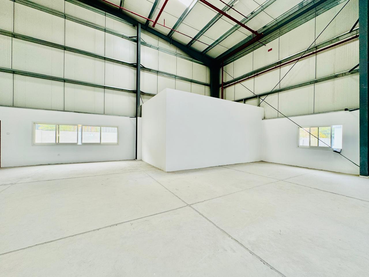 OPEN LAYOUT | LOADING BAYS | PRIME LOCATION