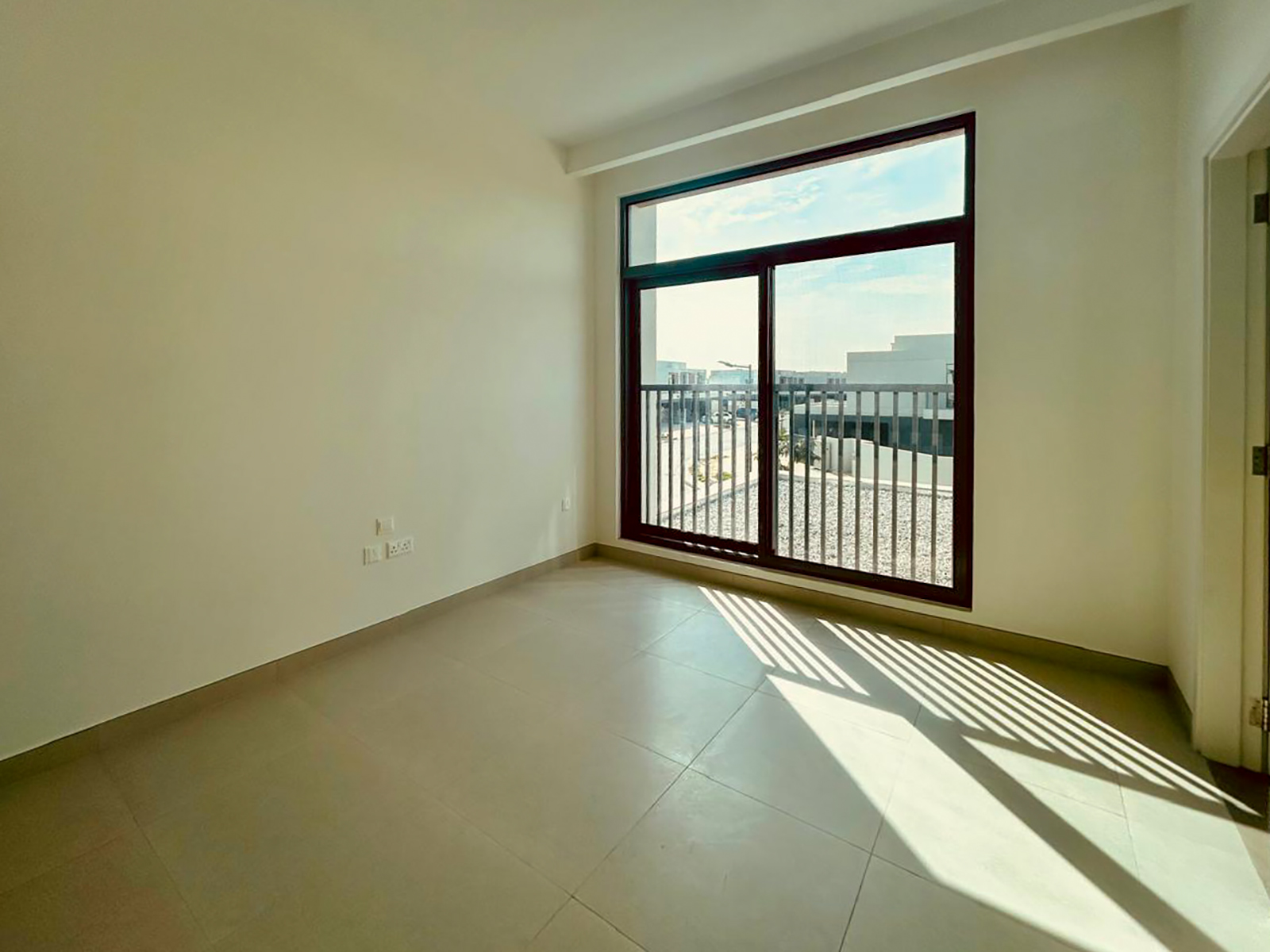 Mid Unit | Lowest Price 4BR |Roof Garden