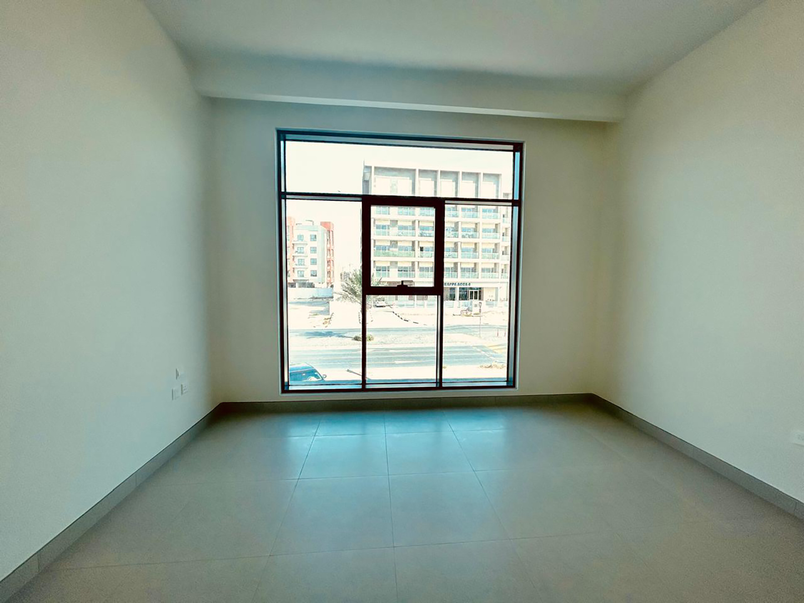 Single row | Close to beach |Roof Garden