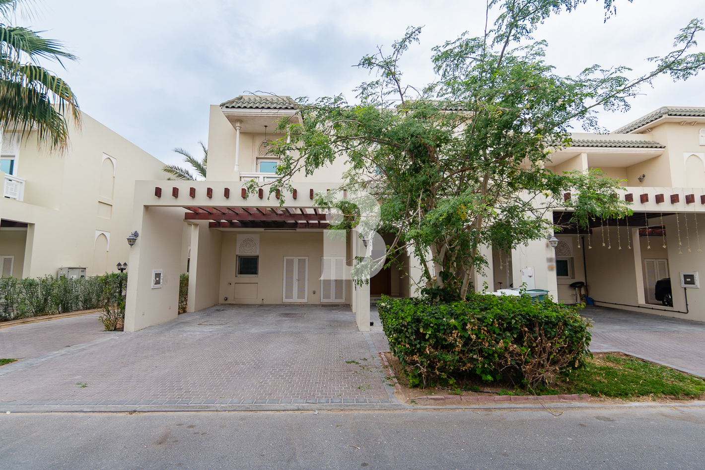INTERNAL | NEAR PARKS | SINGLE ROW | CORNER UNIT