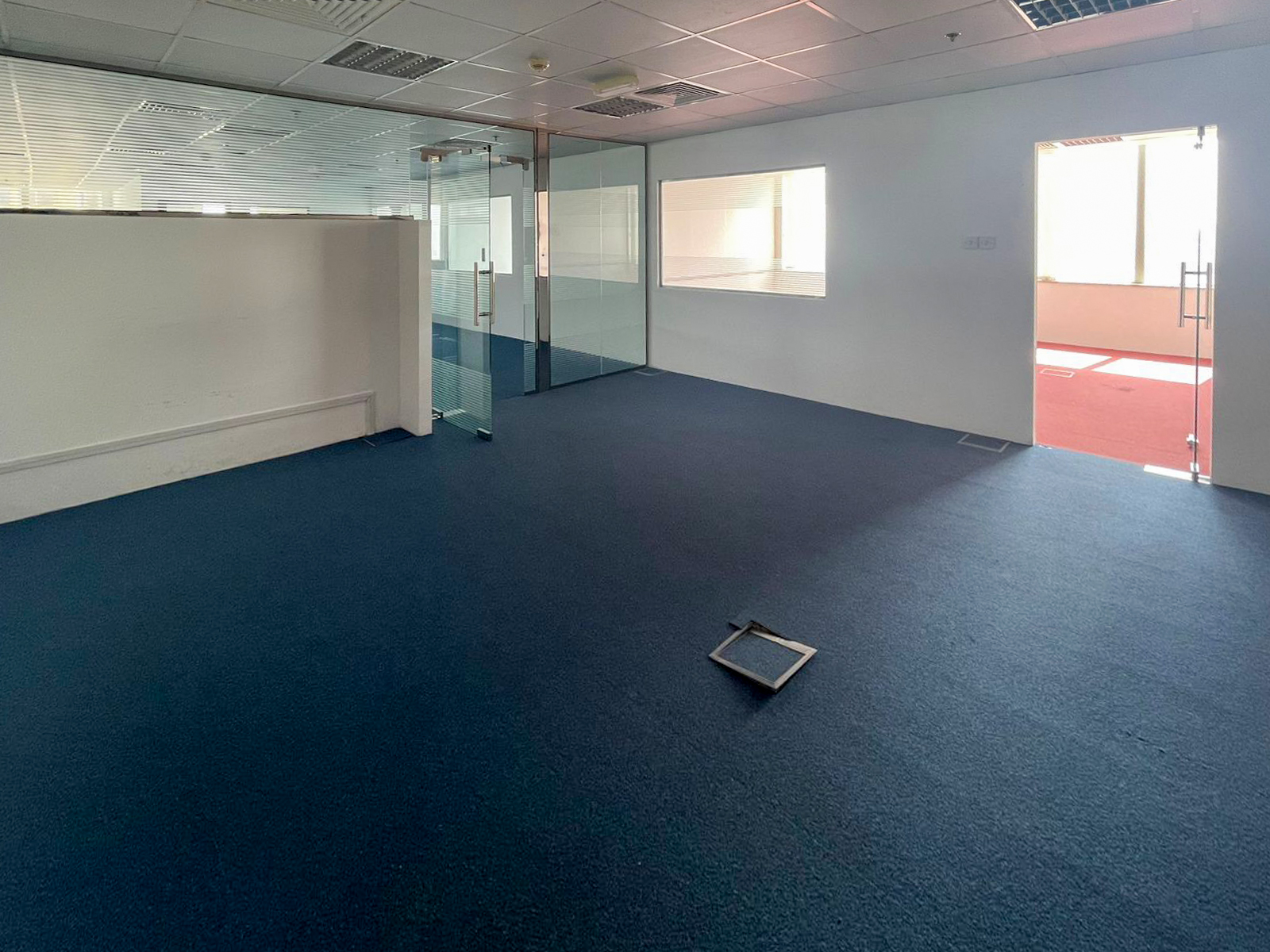 FULLY FITTED |BRIGHT AND SPACIOUS| CHILLER FREE