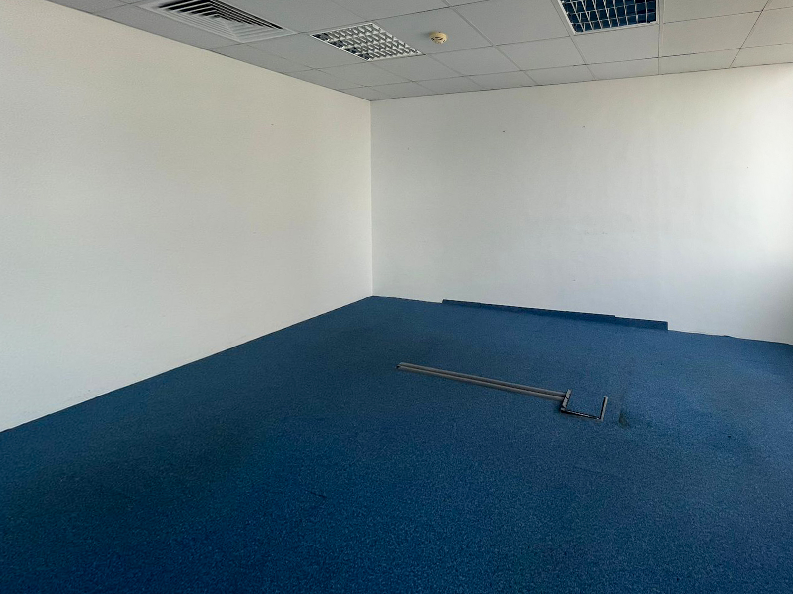 FULLY FITTED |BRIGHT AND SPACIOUS| CHILLER FREE