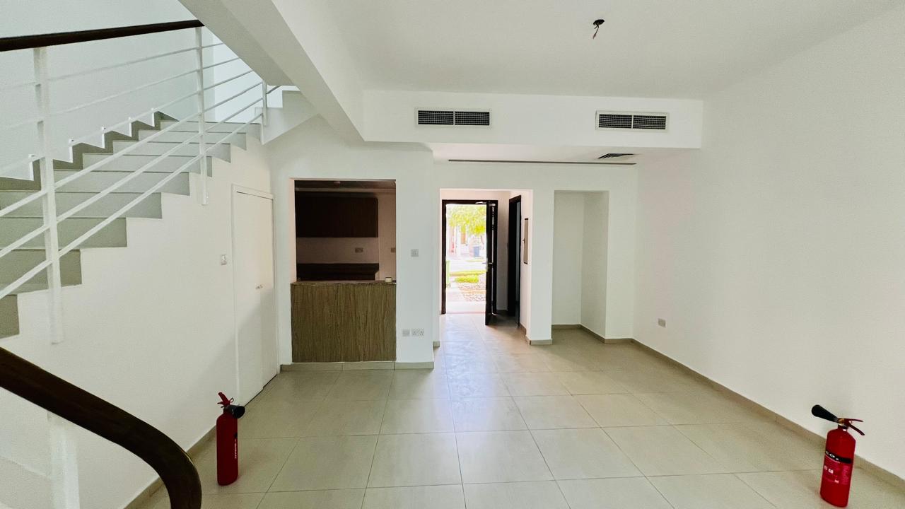 2BH TOWN HOUSE | Spacious | Private Garden
