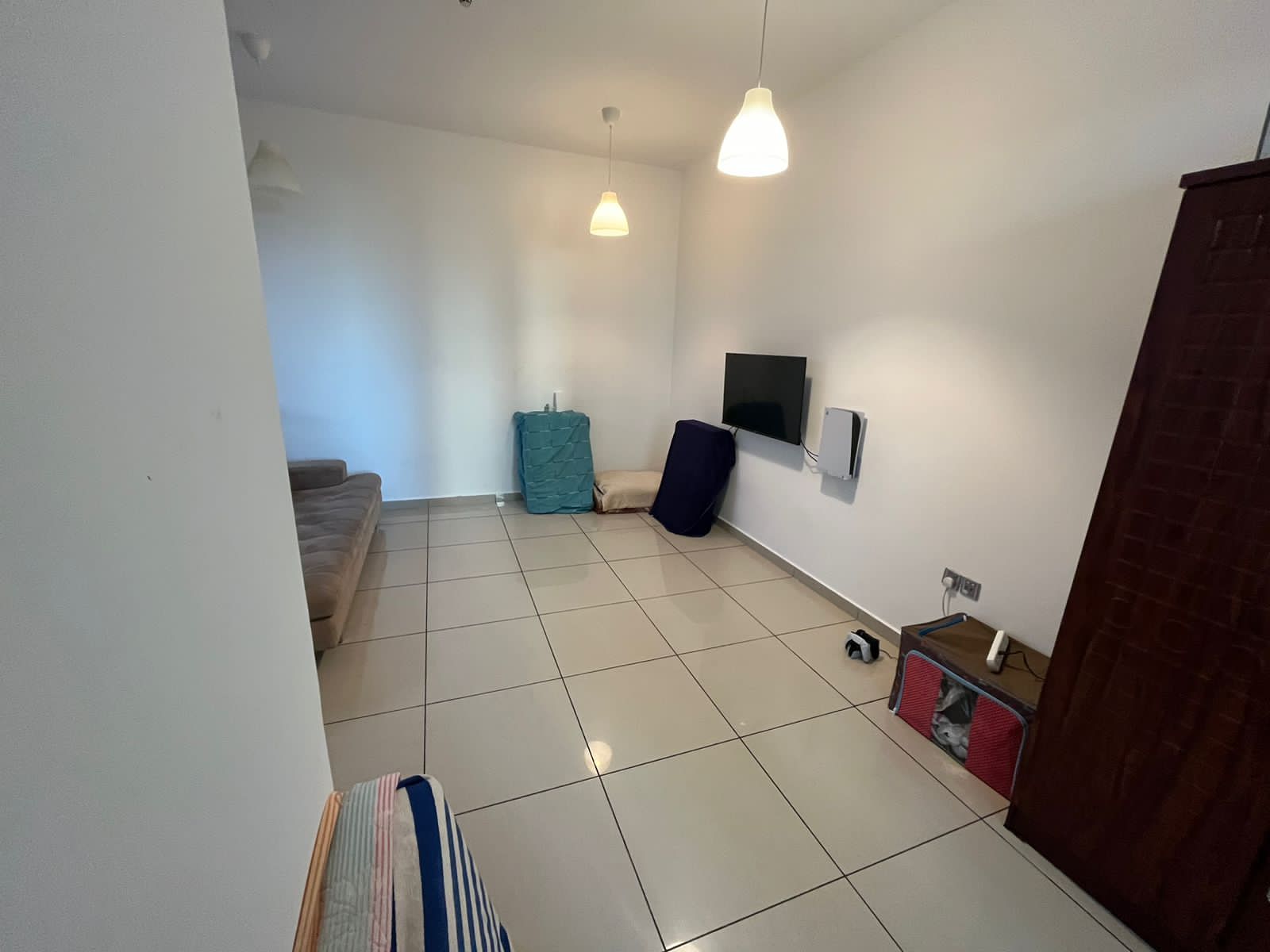 VACANT | UNFURNISHED 1BR | NEAR TRAM | NO AGENTS