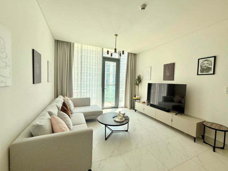 CLASSY ONE BR | FURNISHED | POOL VIEW | VACANT