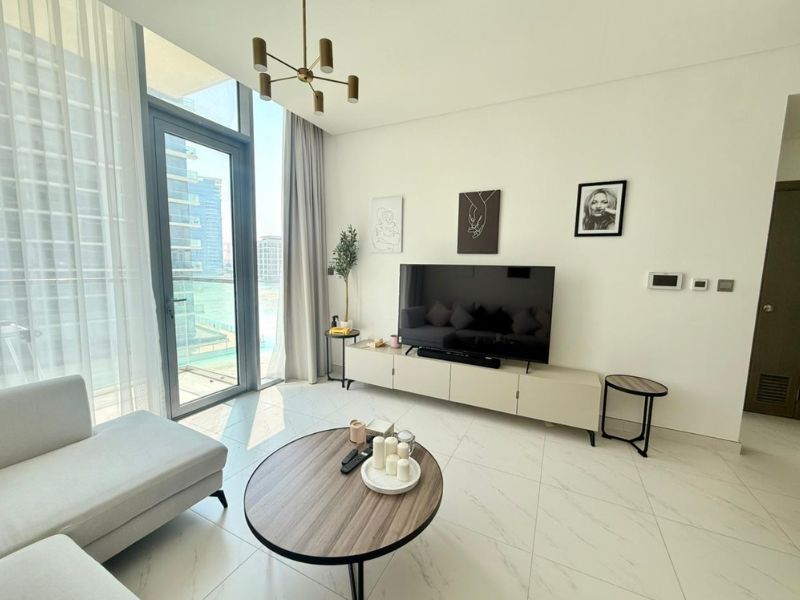 CLASSY ONE BR | FURNISHED | POOL VIEW | VACANT