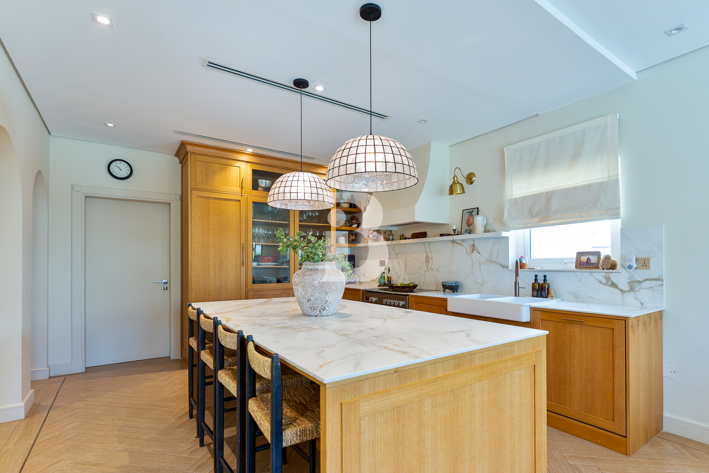 Convertable to 4 bed |Upgraded| Pvt Pool