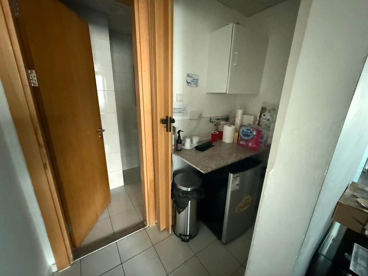 PARTITIONED OFFICE | 3 PARKING | UNFURNISHED