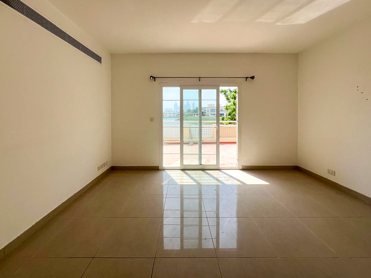 4BR WITH MAID | VACANT | EMIRATES HILL VIEW