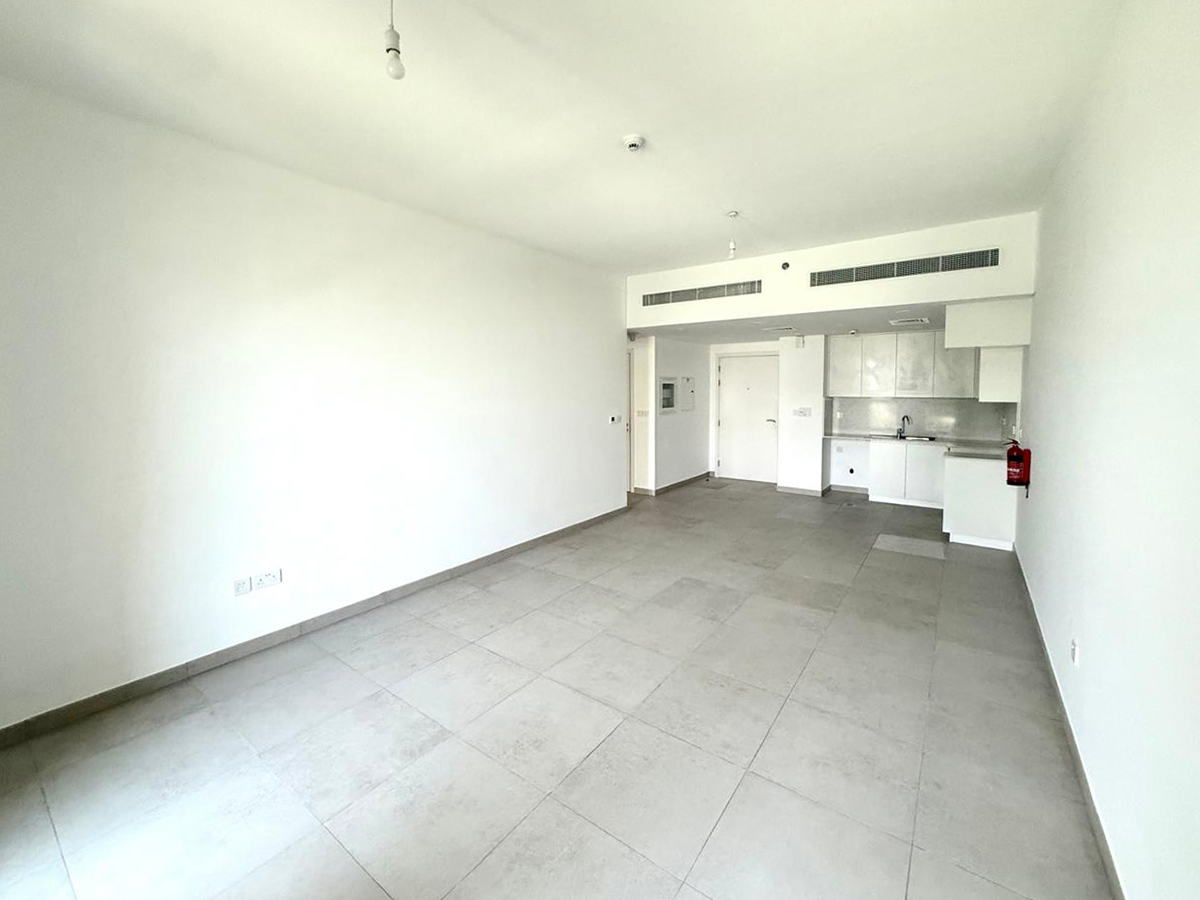 Spacious 1-BR | Unfurnished | Prime location