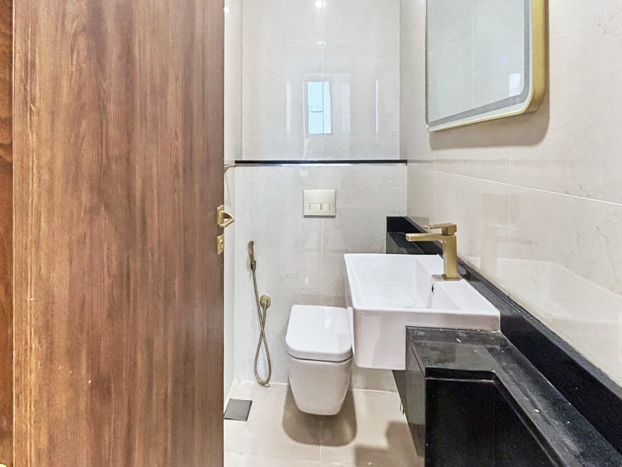Skyline view | High Floor | Unfurnished | Vastu