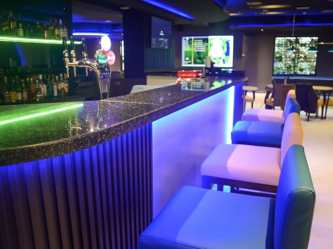 FITTED SPORTS BAR / LOUNGE | CREEK VIEWS