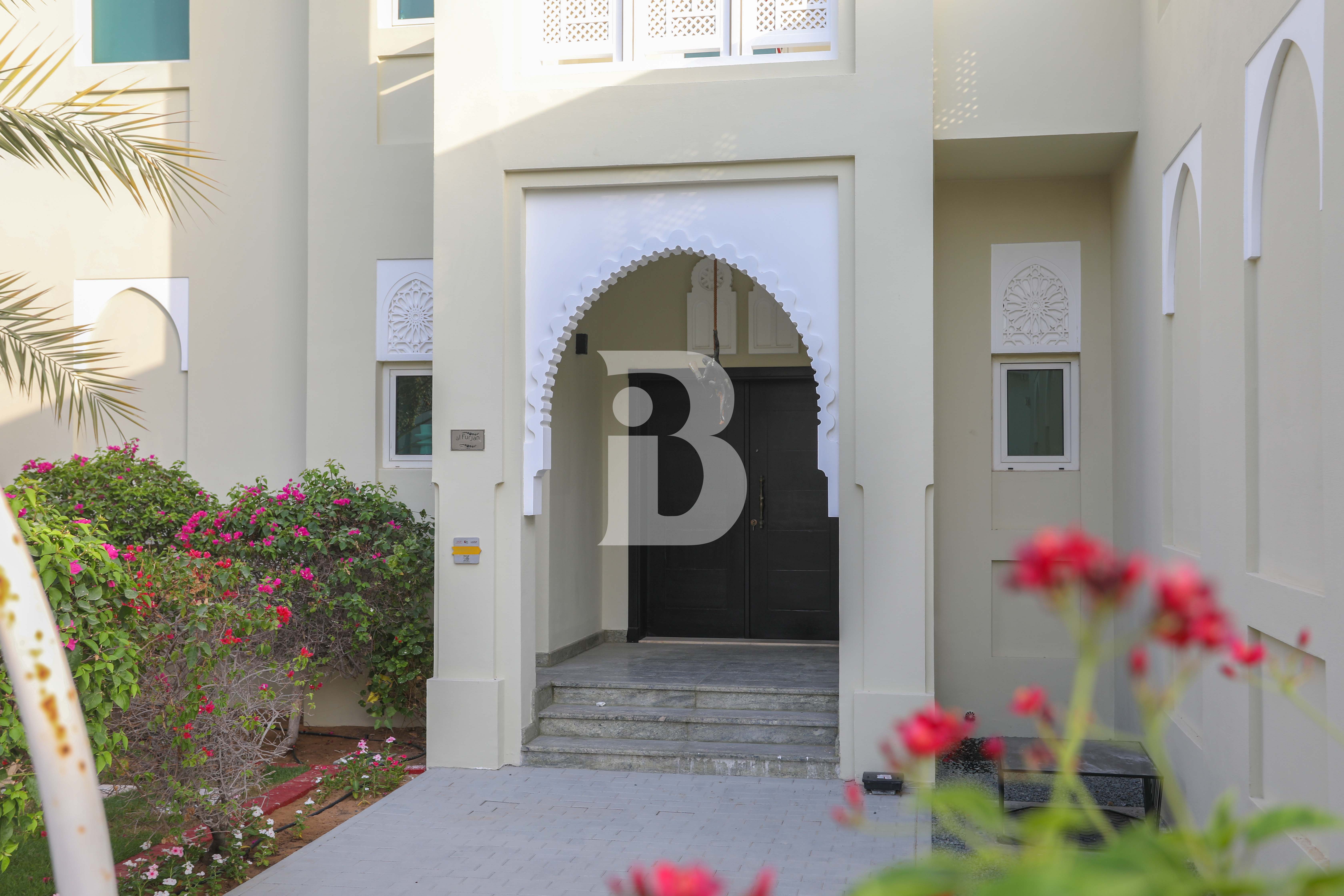Vastu-Compliant | Single Row | Corner Plot