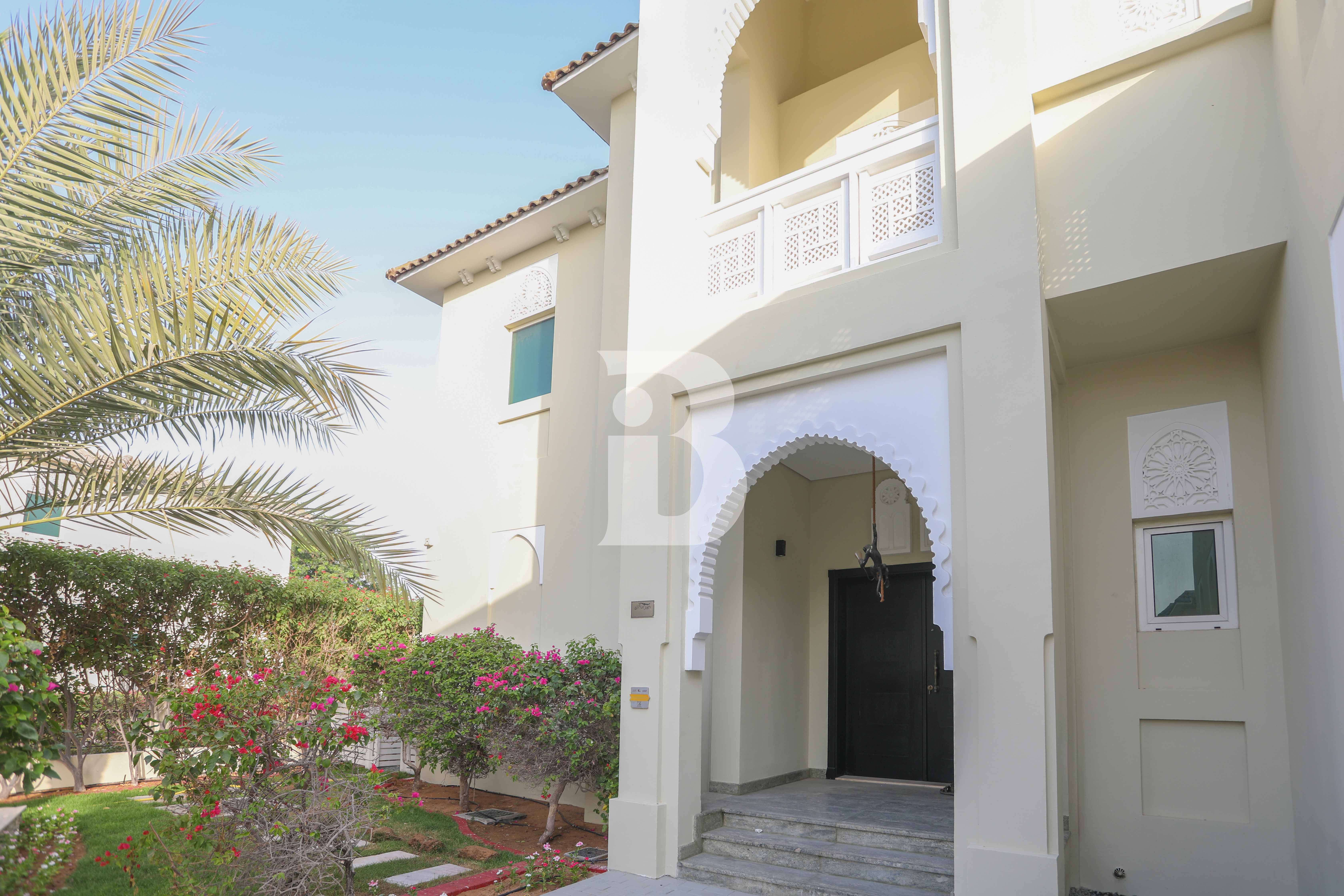 Vastu-Compliant | Single Row | Corner Plot