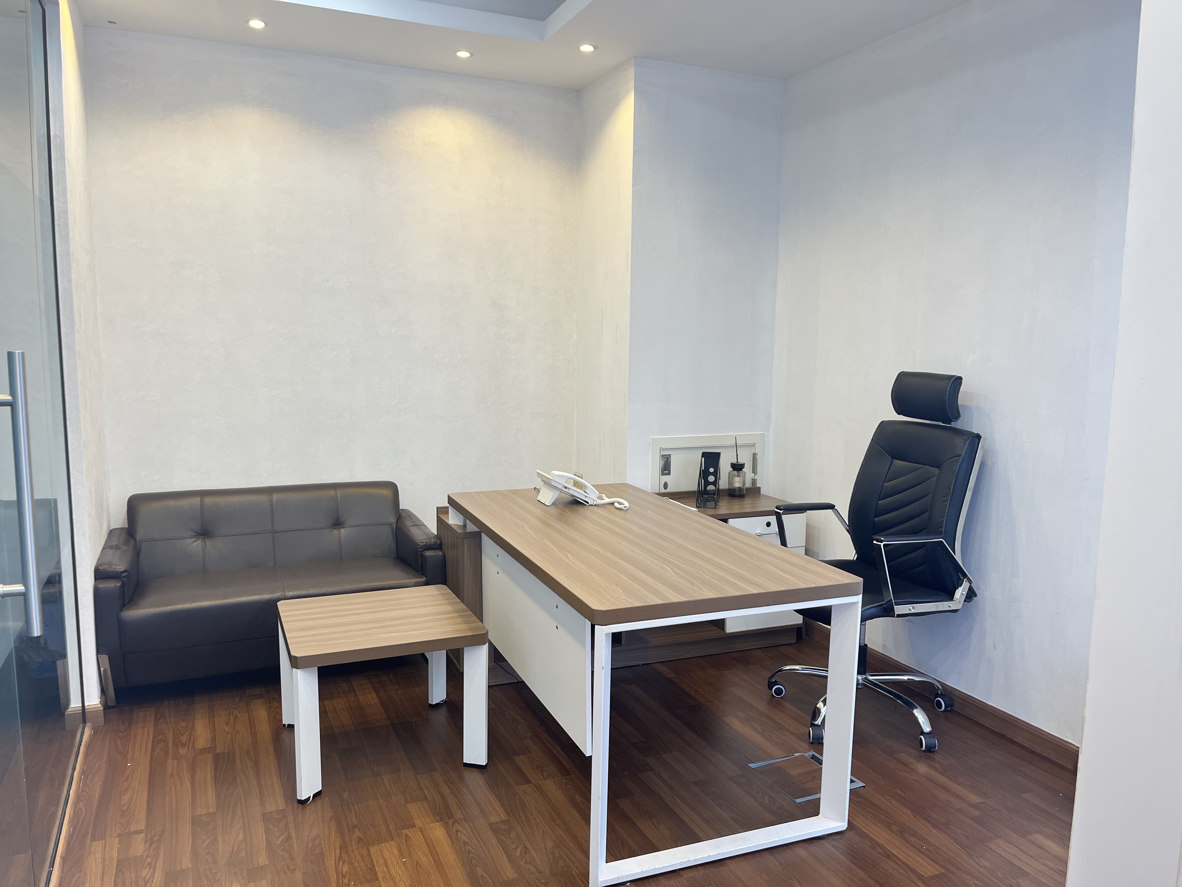 Fully Furnished | Near Metro | Partitioned