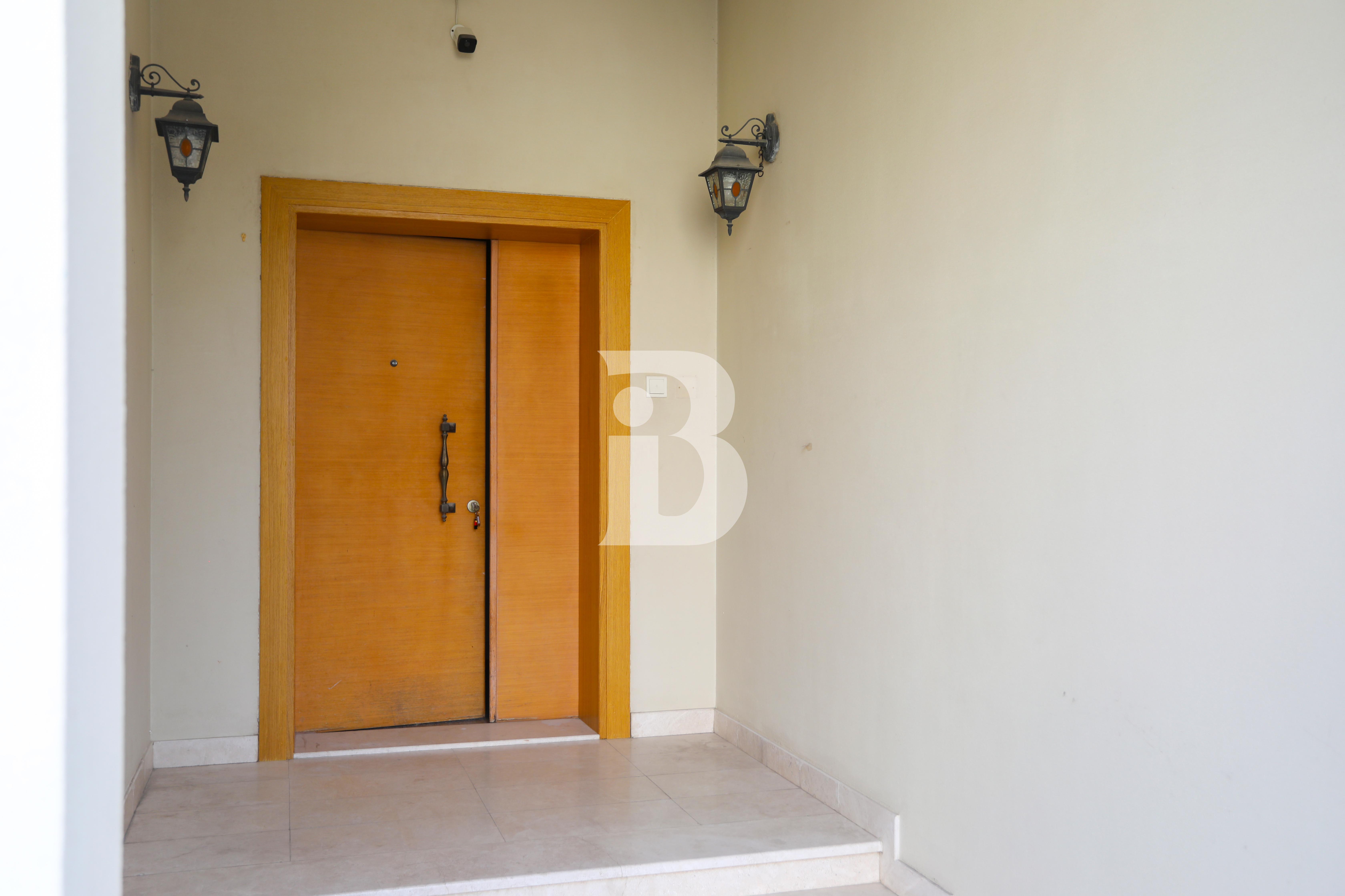 Vacant | Vastu | Single row