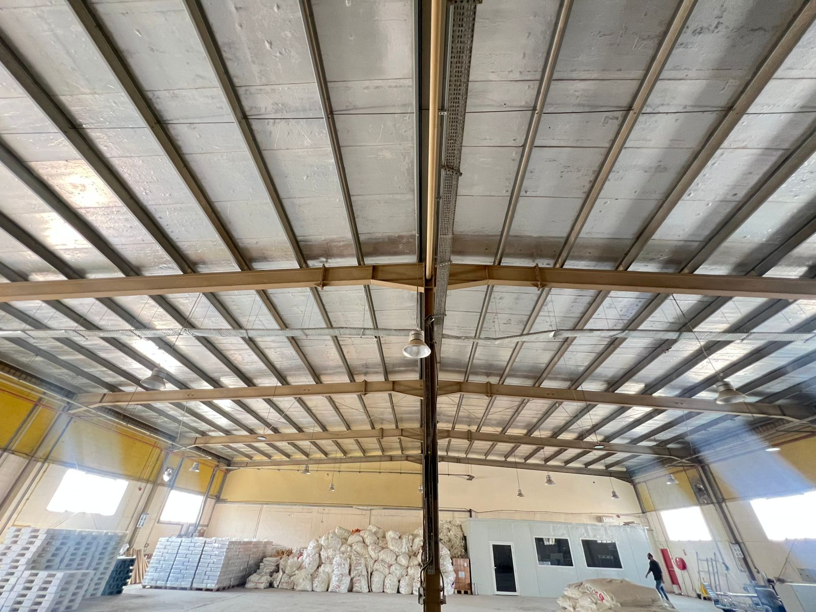 200 KW Power 10956 Sqft Warehouse in DIC