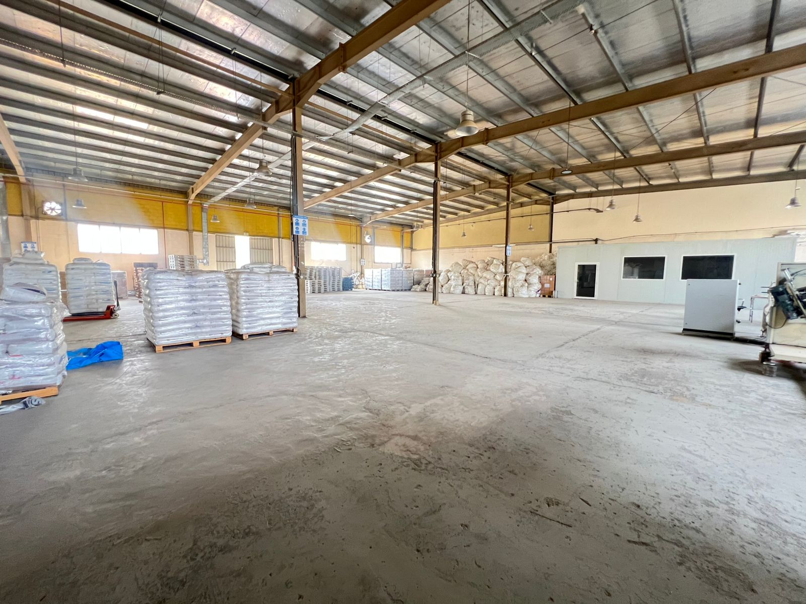 200 KW Power 10956 Sqft Warehouse in DIC