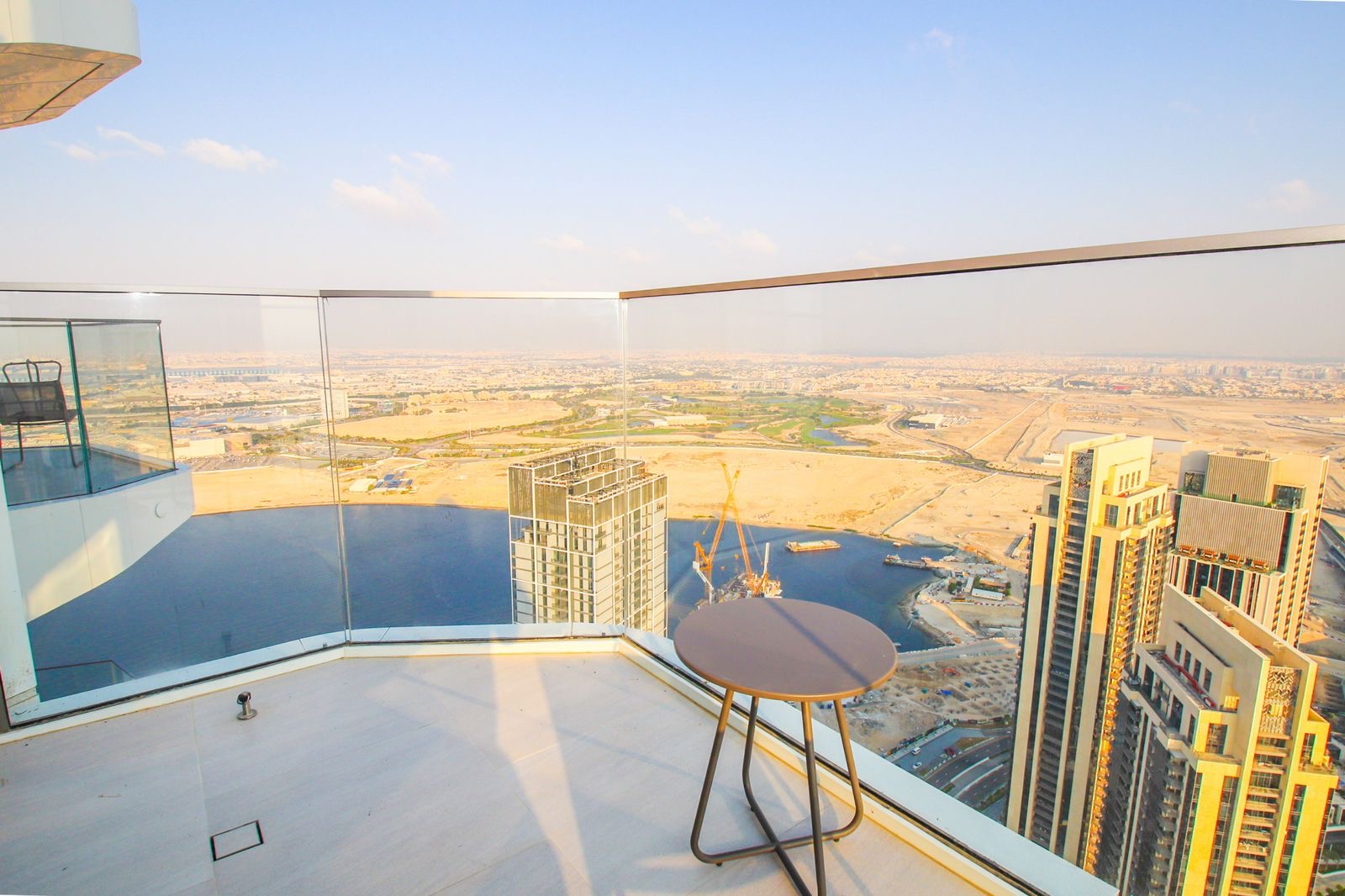 LUXURIOUS | STUNNING VIEWS | BRIGHT LAYOUT