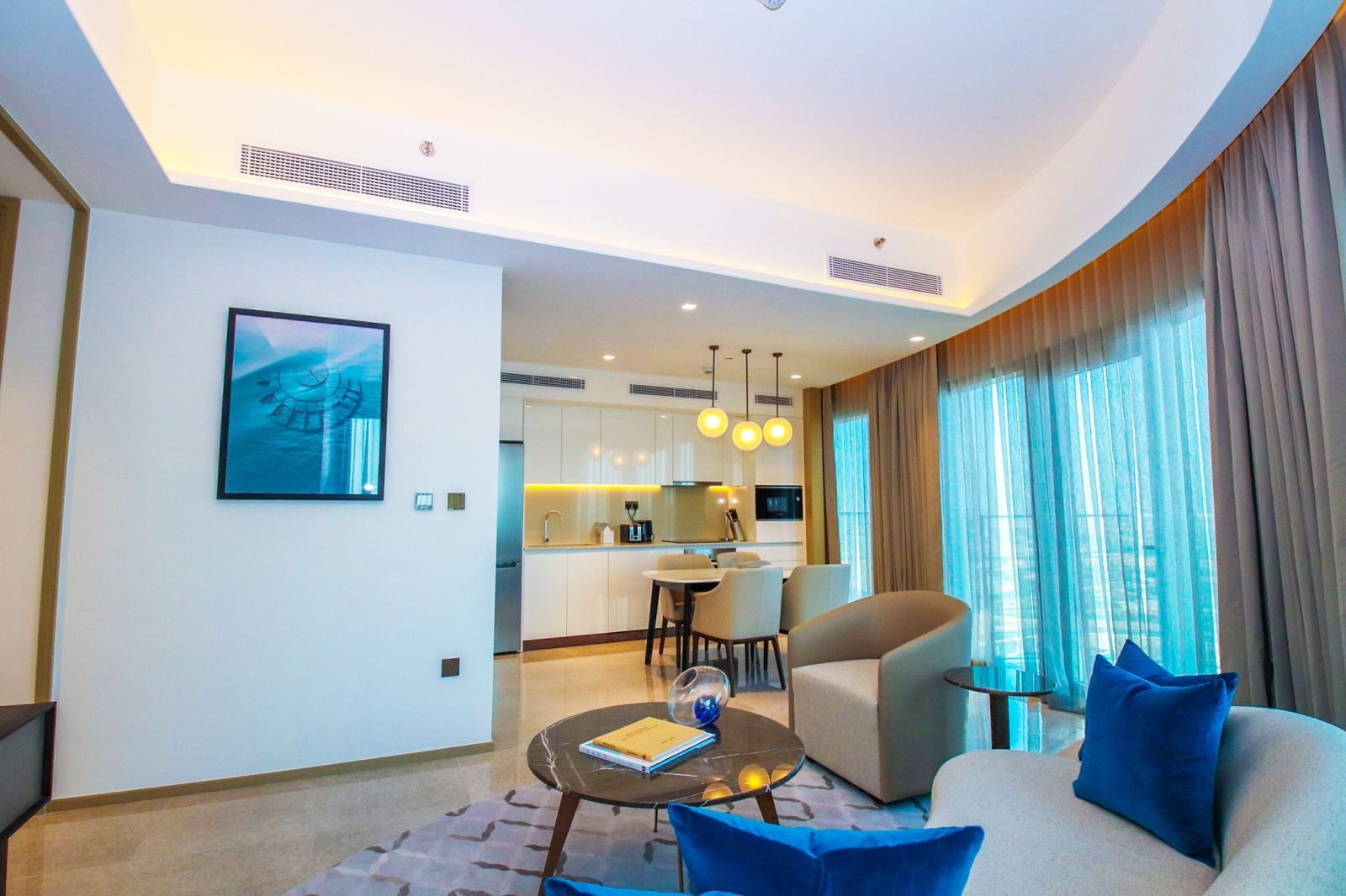 LUXURIOUS | STUNNING VIEWS | BRIGHT LAYOUT