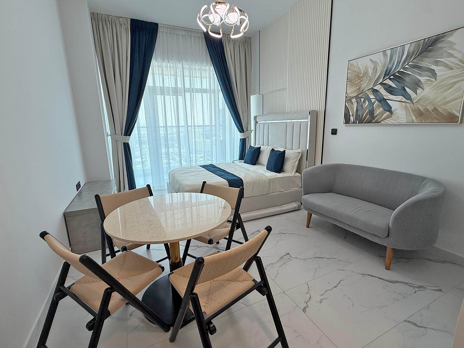 FURNISHED | MODERN | MOVE-IN READY