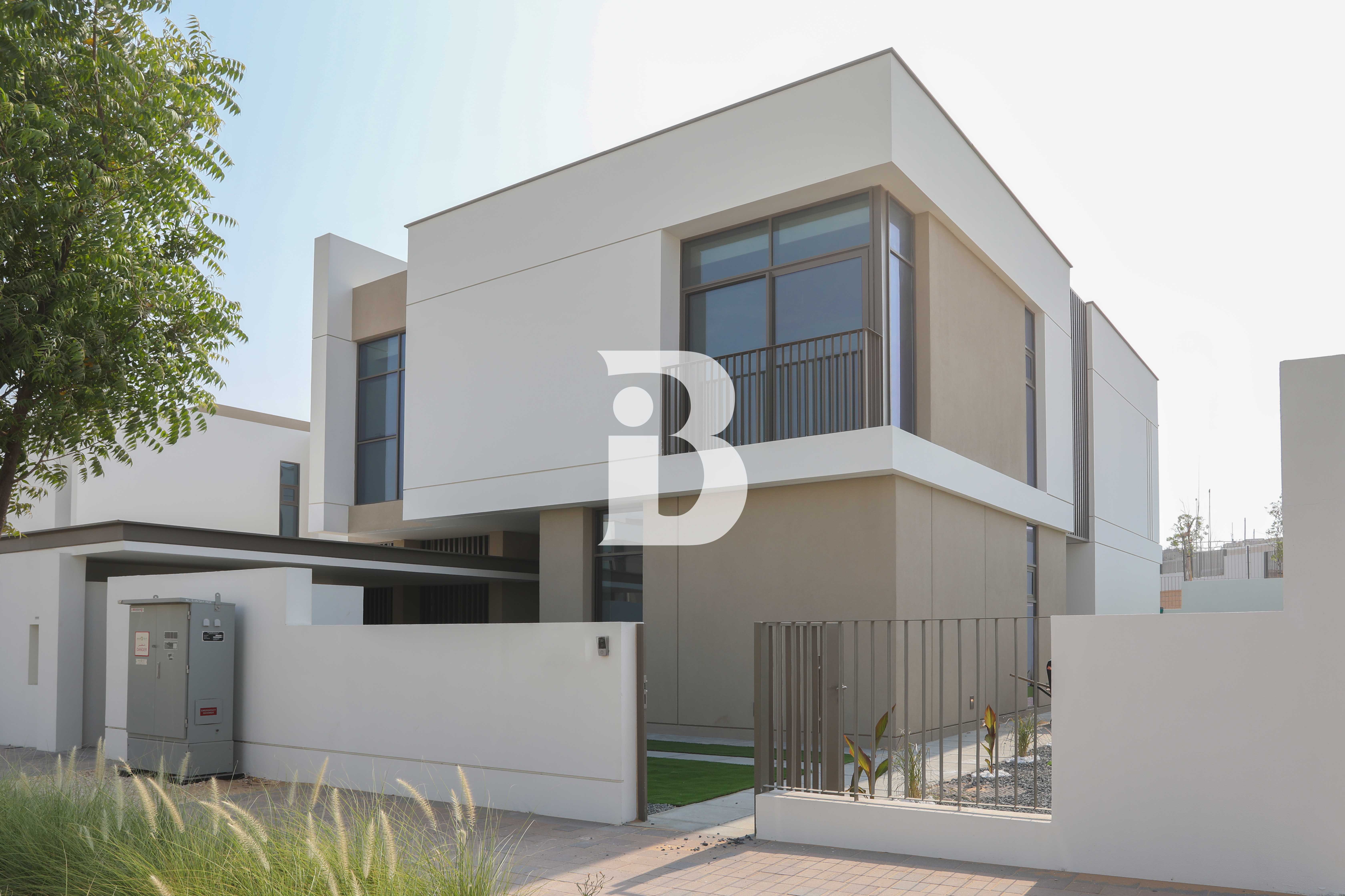 Corner | Elevated | Landscaped | Skyline View