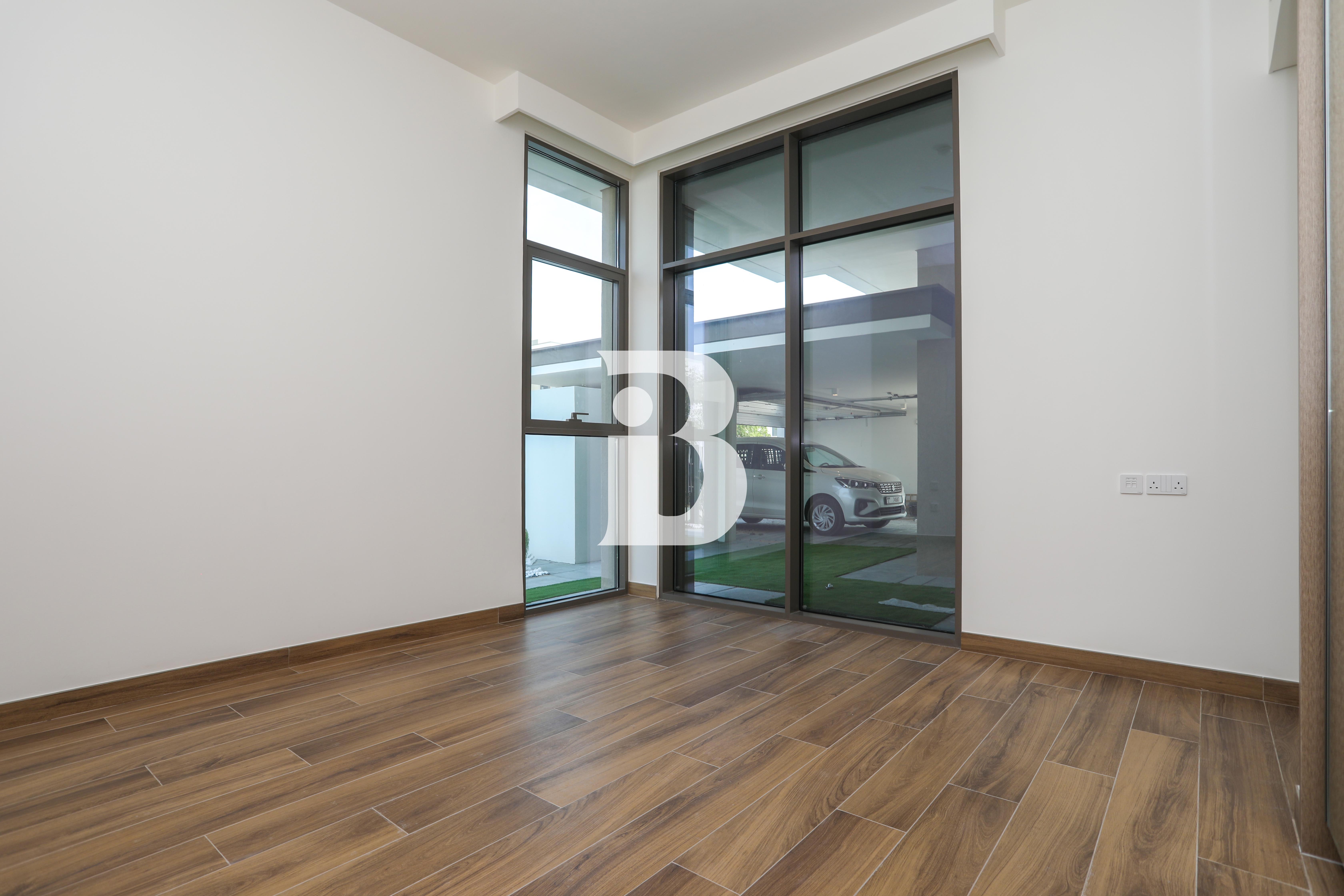 Corner | Elevated | Landscaped | Skyline View