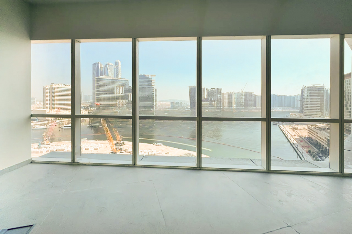 CANAL VIEWS | OPEN PLAN LAYOUT | RARE UNIT