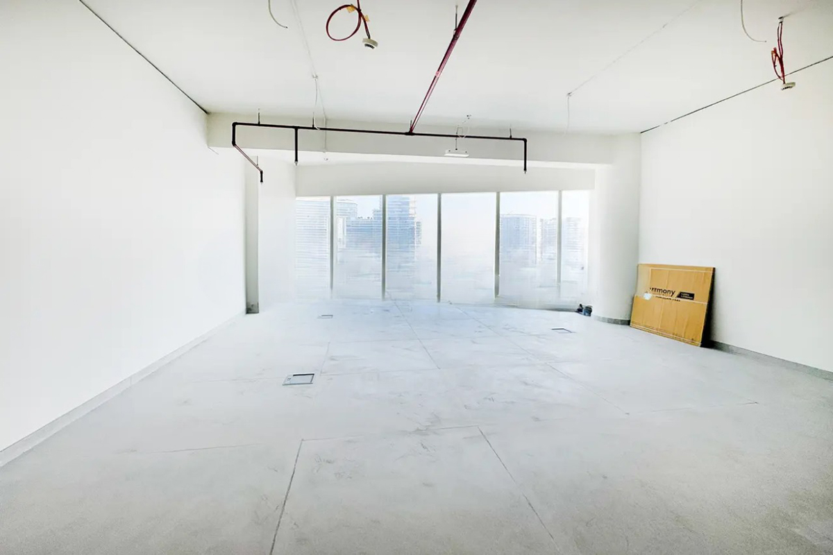 CANAL VIEWS | OPEN PLAN LAYOUT | RARE UNIT