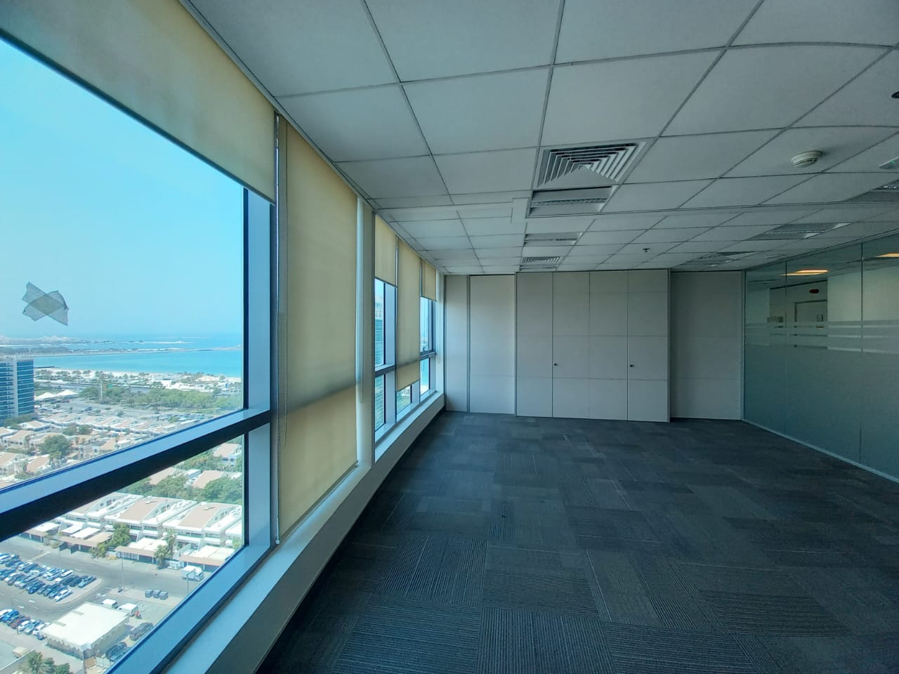 Sea &amp; Community View | Spacious Partitions