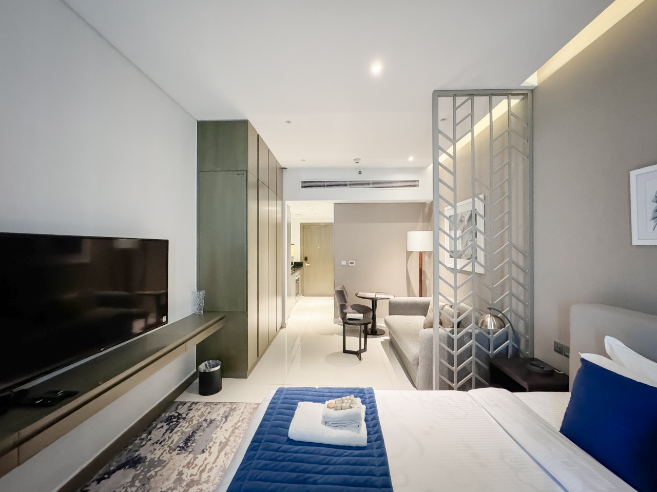 FULLY FURNISHED | CANAL VIEW | READDY TO MOVE