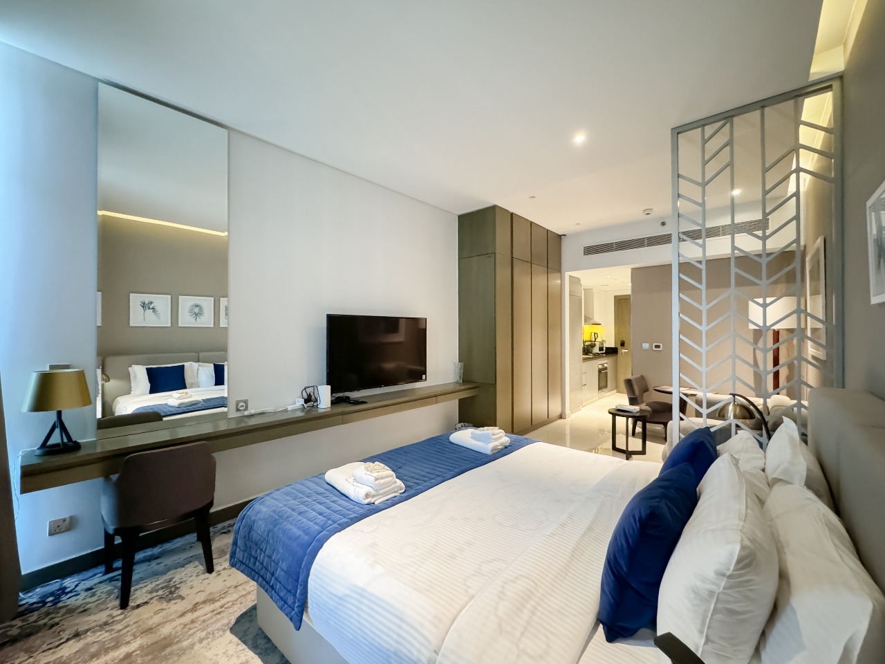 FULLY FURNISHED | CANAL VIEW | READDY TO MOVE
