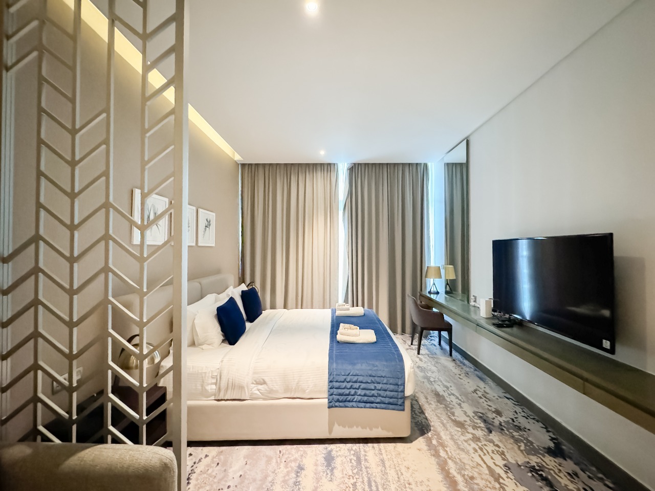 FULLY FURNISHED | CANAL VIEW | READDY TO MOVE