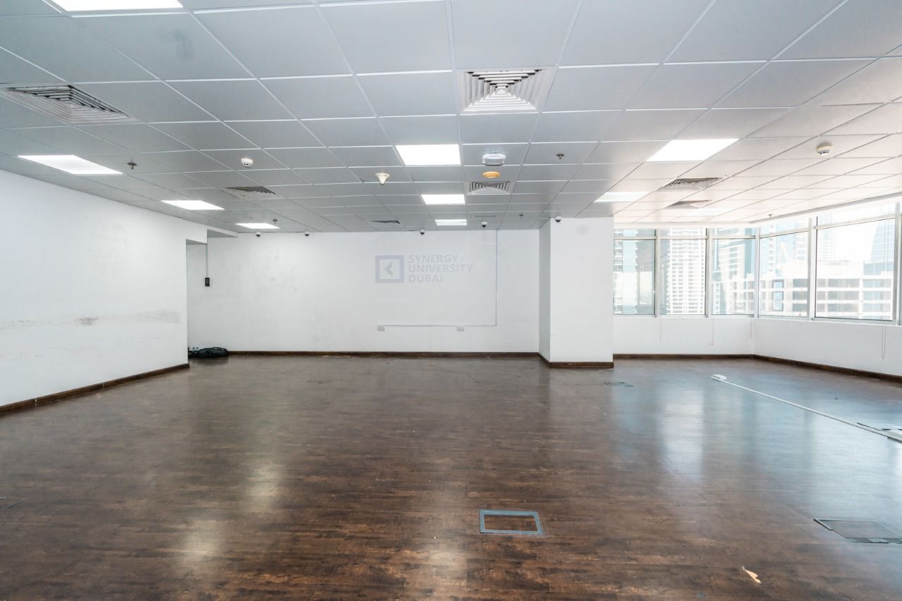 OPEN VIEW / FITTED OFFICE / PARKING SPACE