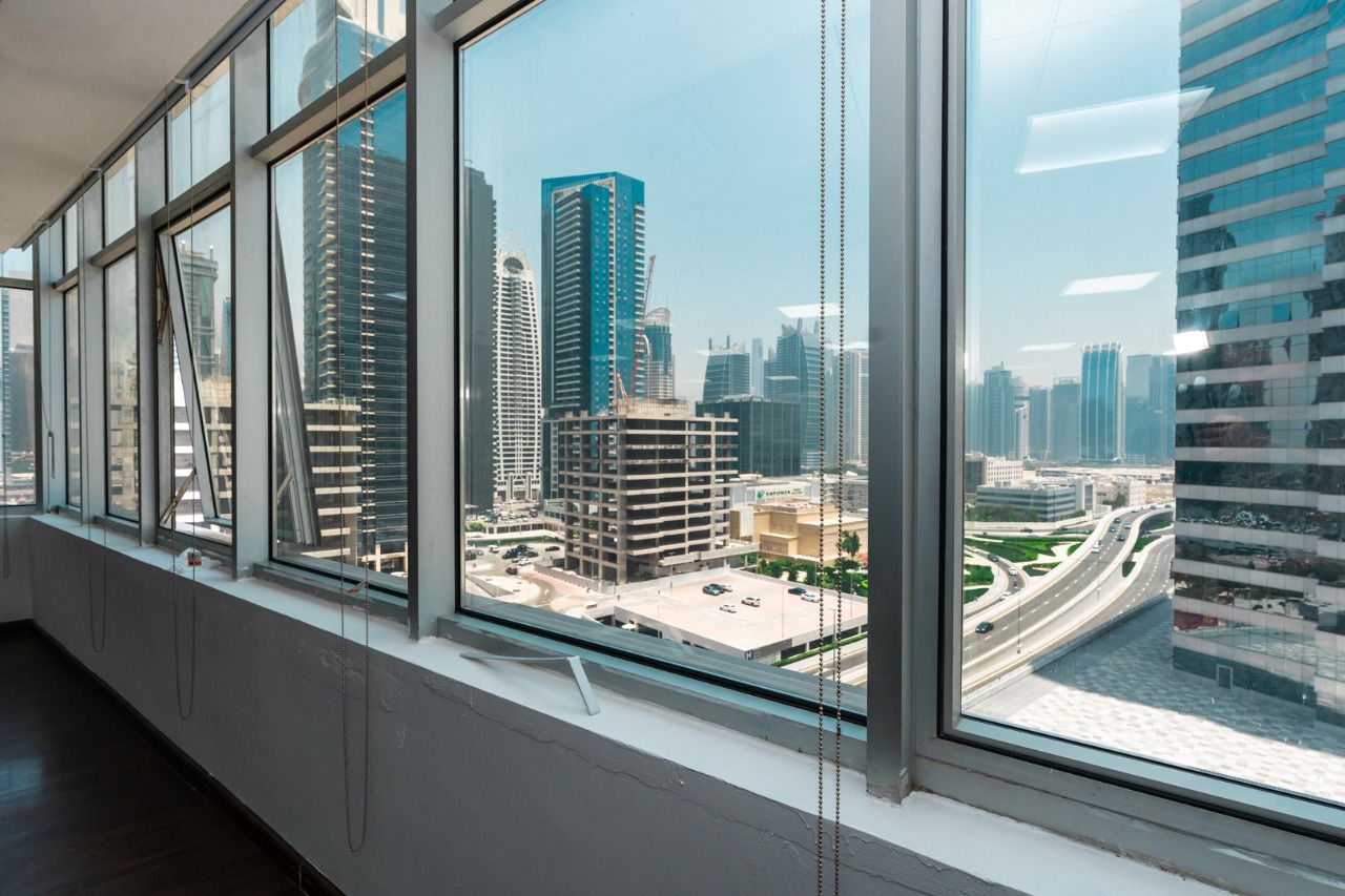 OPEN VIEW / FITTED OFFICE / PARKING SPACE