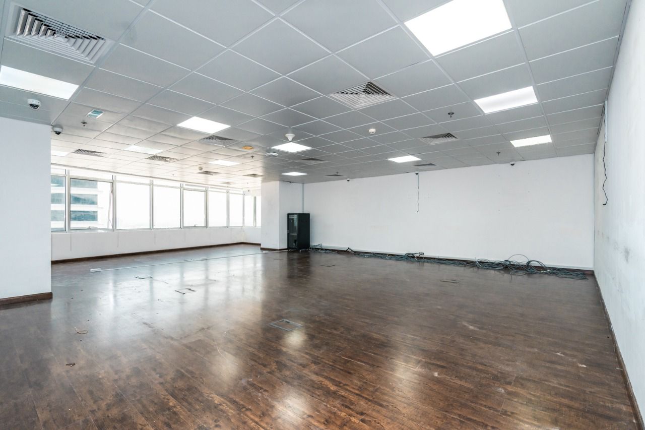 OPEN VIEW / FITTED OFFICE / PARKING SPACE