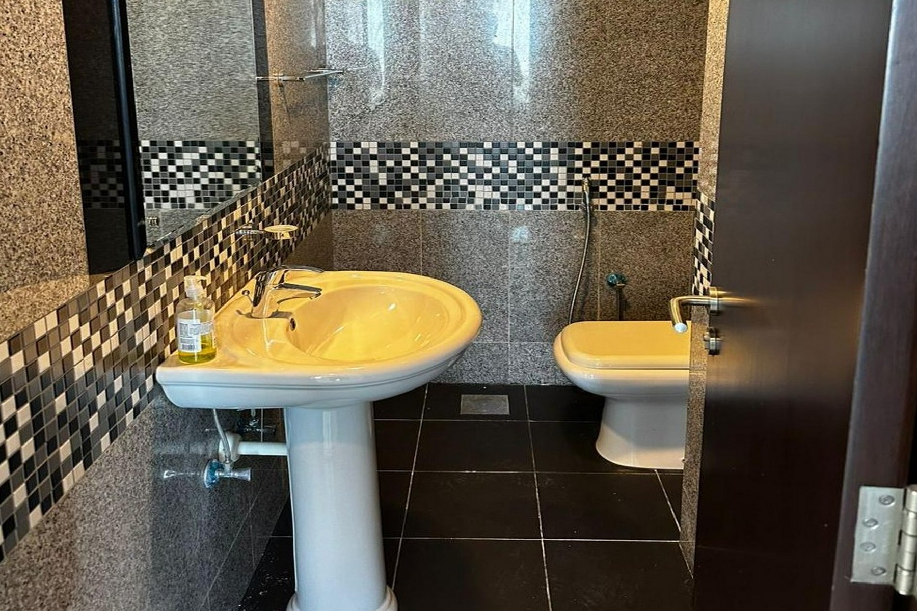 PRIME LOCATION | VACANT | CANAL WALK | NO AGENTS