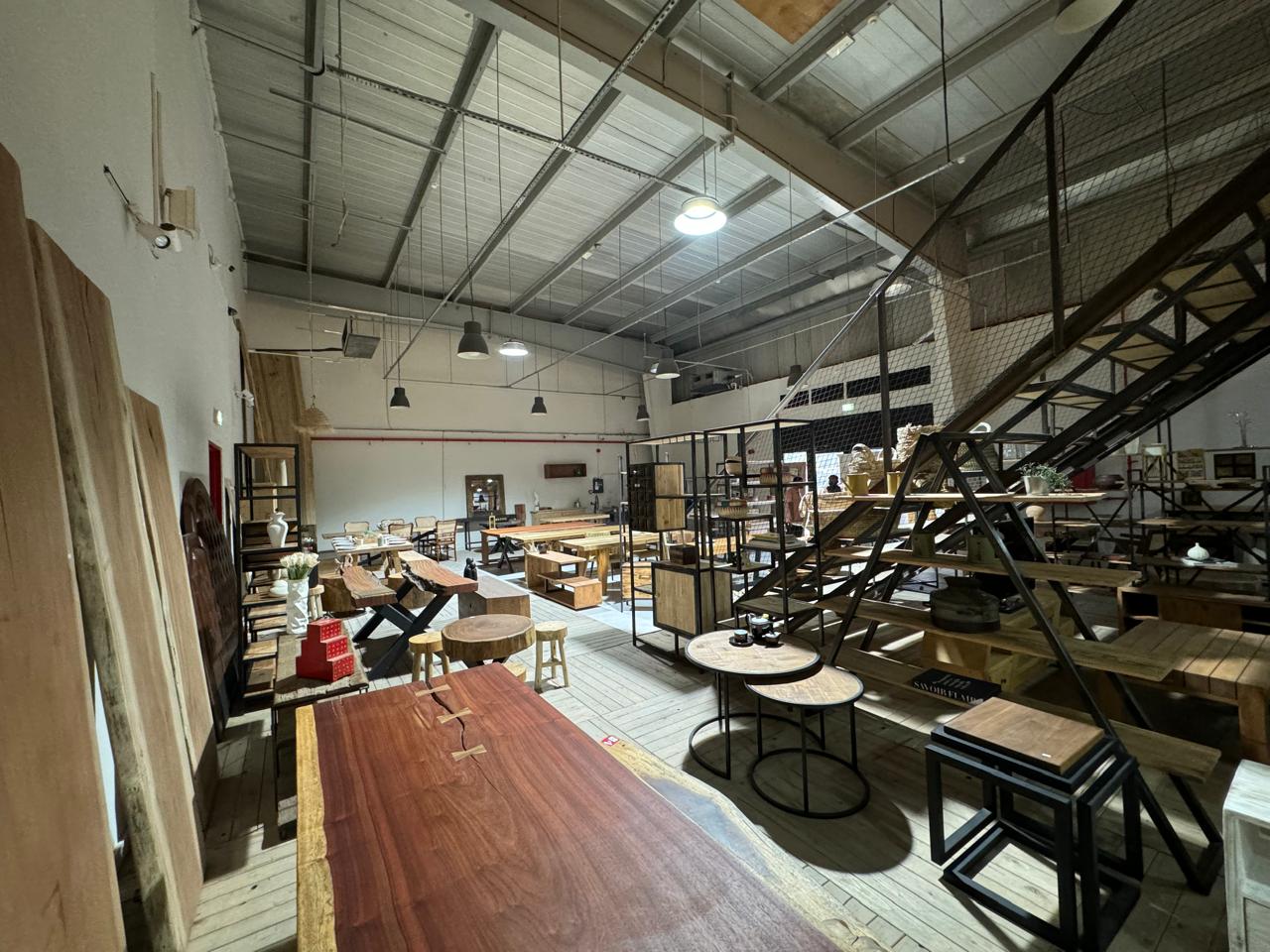 HIGH CEILING | PRIME LOCATION | OPEN LAYOUT