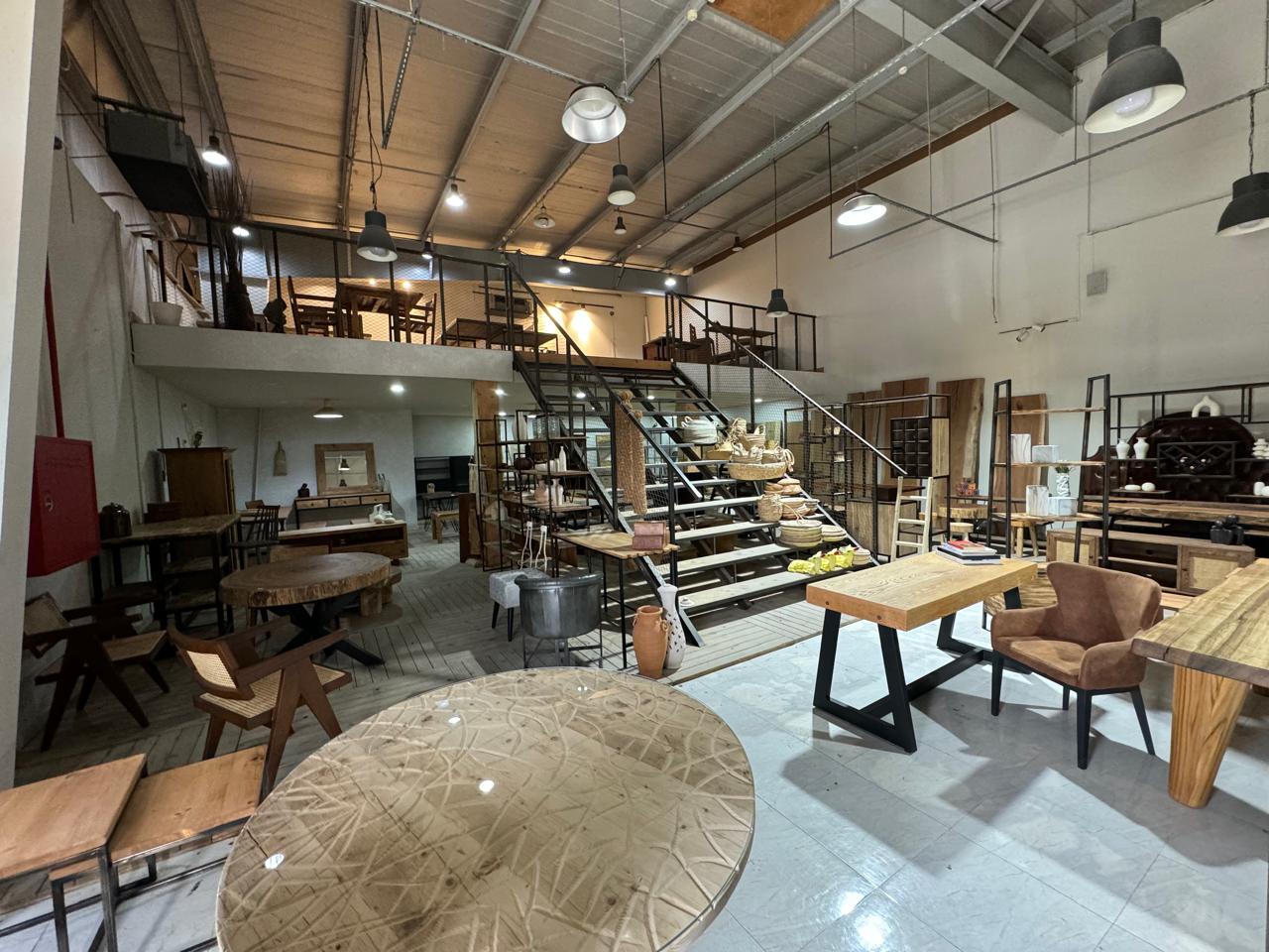 HIGH CEILING | PRIME LOCATION | OPEN LAYOUT