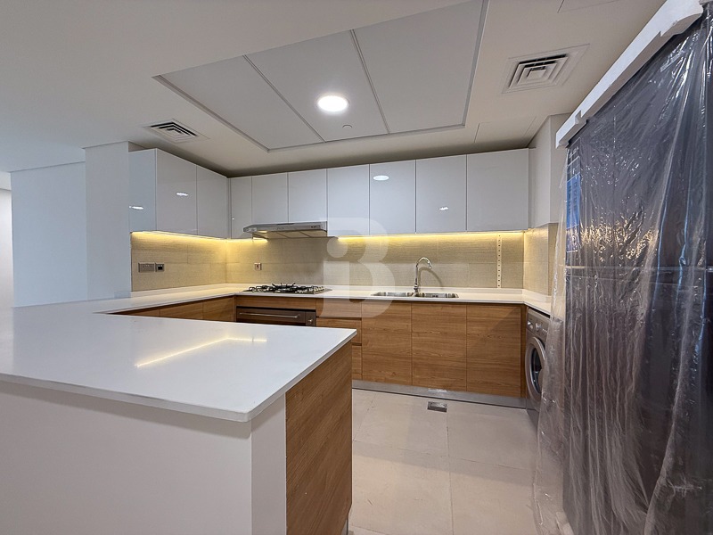 Brand New |Huge Layout | W/ Maids rm. |Corner Unit