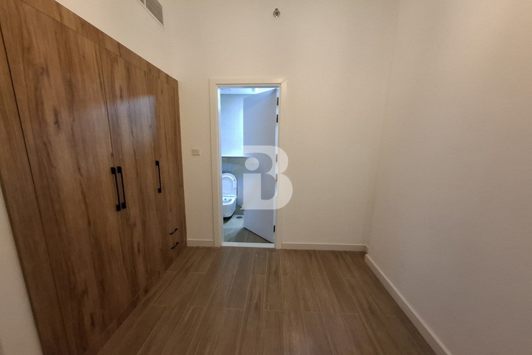 Vacant  | Ready To Move |  Brand New Furniture